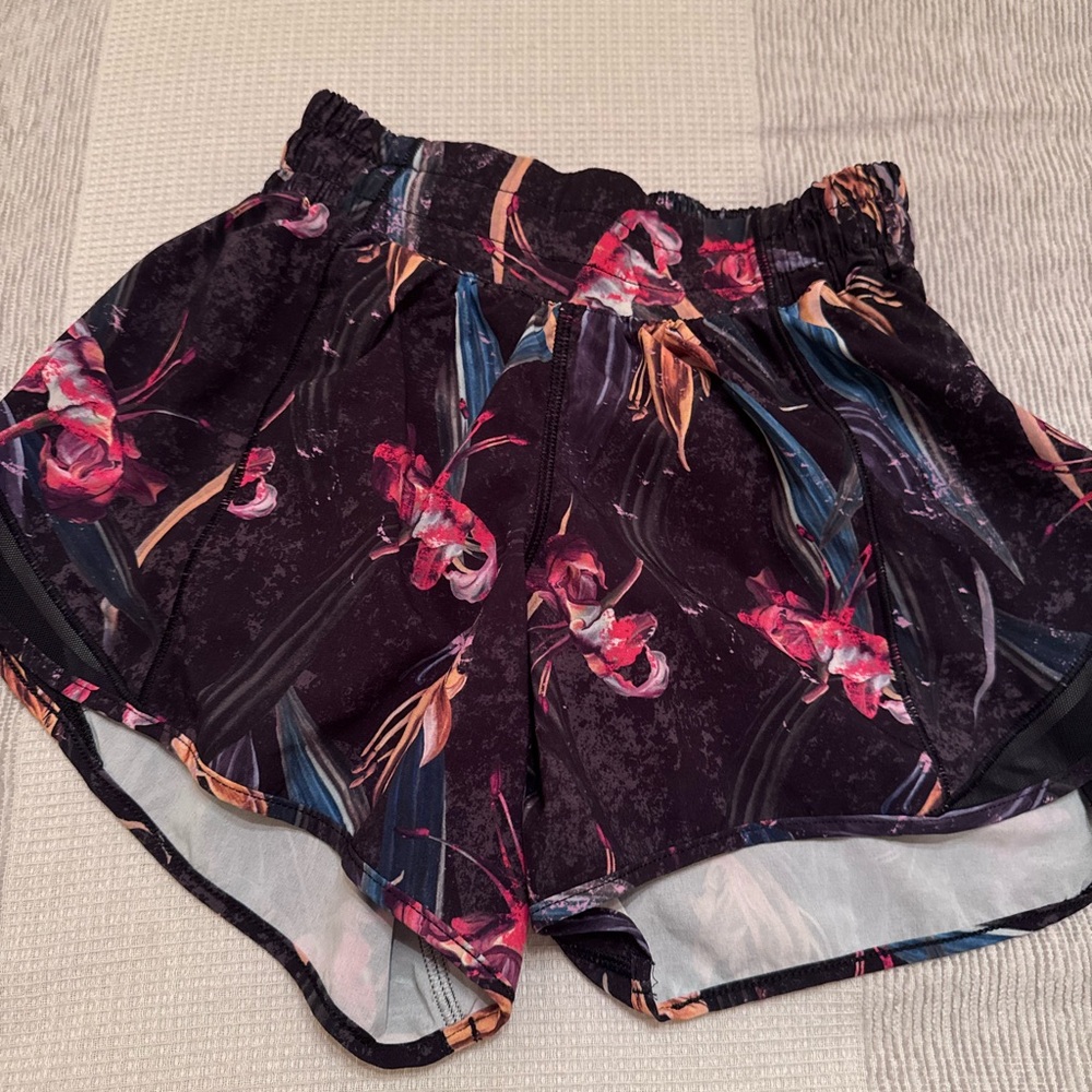Lululemon size 2, 4inch , used , high rise
